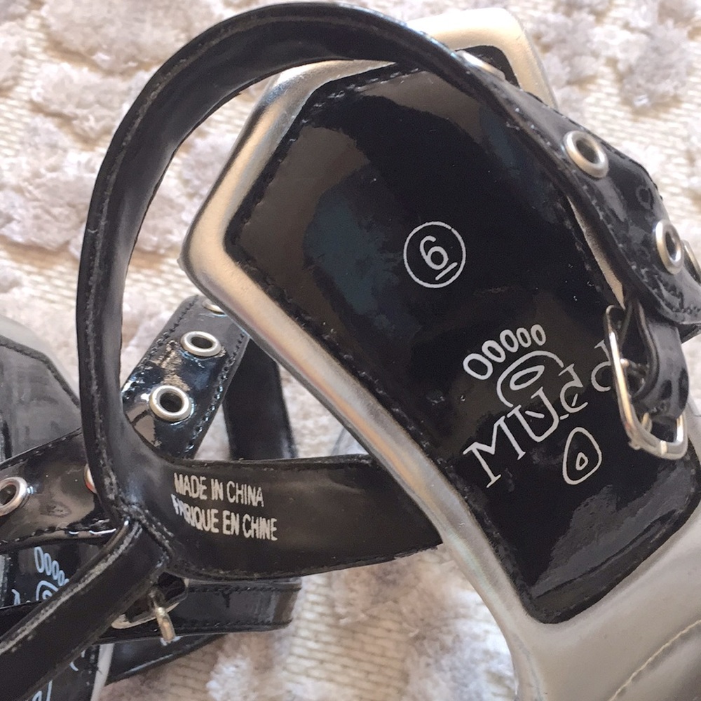 Mudd | Acrylic Faux Patent Platform Sandals - Picture 2 of 8